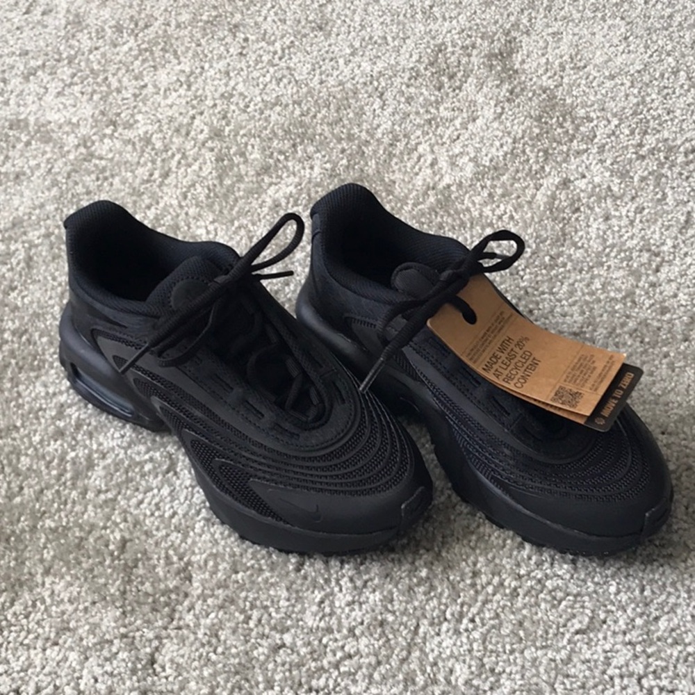 NEW Nike Women’s Air Max Fire - black - size 5.5